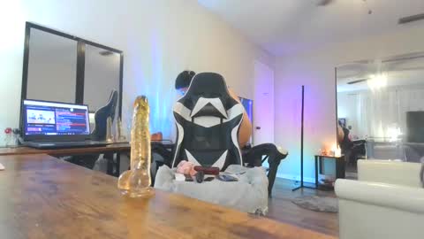 Snapshot of hustlebunni7 chatting on November 5, 2025, 2:28 pm hustlebunni7 online show from November 5, 2025, 2:28 pm