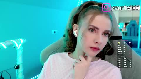 Snapshot of hustleebabyy_vikki chatting on November 11, 2025, 10:10 pm Vika online show from November 11, 2025, 10:10 pm