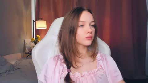 Snapshot of hwadwellingham chatting on July 2, 2026, 7:14 am Lily online show from July 2, 2026, 7:14 am