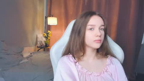 Snapshot of hwadwellingham chatting on July 5, 2026, 7:04 am Lily online show from July 5, 2026, 7:04 am