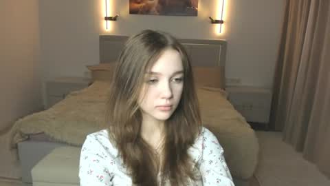 Snapshot of hwadwellingham chatting on July 9, 2026, 7:12 am Lily online show from July 9, 2026, 7:12 am