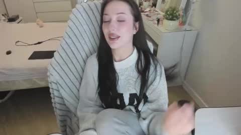 Snapshot of hyorinmaruu chatting on December 22, 2025, 11:29 am maru online show from December 22, 2025, 11:29 am