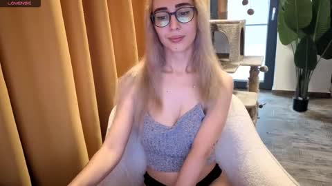 Emma Ava online show from September 29, 2025, 6:51 am