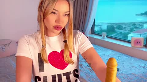 Snapshot of hypnotic_kitty chatting on January 15, 2025, 9:45 am Your submissive lady 3 online show from January 15, 2025, 9:45 am