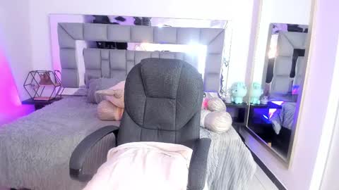 Snapshot of i_akane chatting on February 19, 2025, 7:38 pm Akane online show from February 19, 2025, 7:38 pm