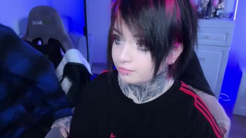 Snapshot of i_died_again chatting on December 15, 2024, 11:12 am Asya online show from December 15, 2024, 11:12 am