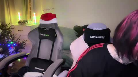 Snapshot of i_died_again chatting on December 26, 2024, 6:43 pm Asya online show from December 26, 2024, 6:43 pm