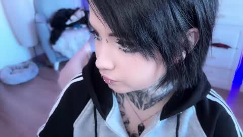 Snapshot of i_died_again chatting on January 20, 2025, 10:40 am Asya online show from January 20, 2025, 10:40 am