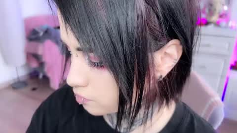 Snapshot of i_died_again chatting on February 24, 2025, 9:32 am Asya online show from February 24, 2025, 9:32 am