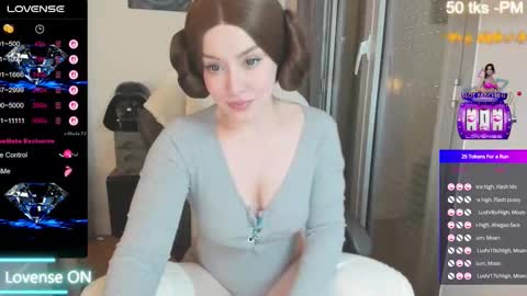 Snapshot of i_esus chatting on November 3, 2025, 11:33 am Olivia Alafolix- Fr--je parle fr -en online show from November 3, 2025, 11:33 am