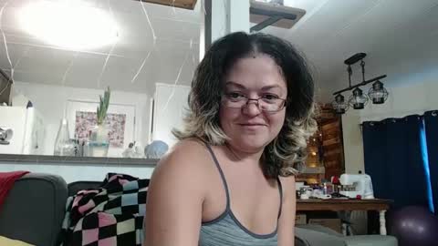 Snapshot of i_fetishize_u chatting on January 26, 2025, 6:27 pm ShortStuff online show from January 26, 2025, 6:27 pm