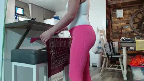 Snapshot of i_fetishize_u chatting on February 6, 2025, 9:28 pm ShortStuff online show from February 6, 2025, 9:28 pm