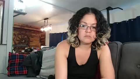 Snapshot of i_fetishize_u chatting on February 21, 2025, 7:32 pm ShortStuff online show from February 21, 2025, 7:32 pm