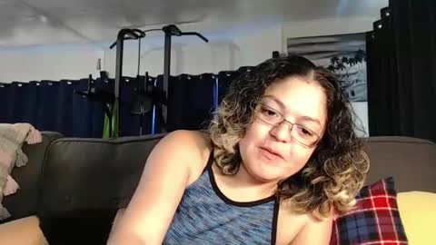 Snapshot of i_fetishize_u chatting on February 23, 2025, 5:18 pm ShortStuff online show from February 23, 2025, 5:18 pm