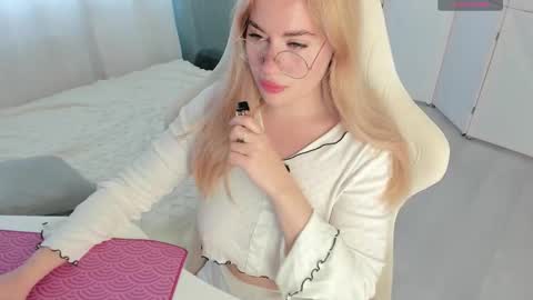 HiI am  EvaPVT is open  online show from November 10, 2025, 9:08 am