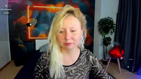 Snapshot of i_will_wake_u_up chatting on June 18, 2026, 1:28 am Samanta online show from June 18, 2026, 1:28 am