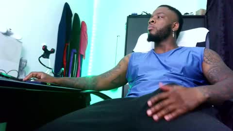 Mr H Independent model online show from October 30, 2025, 3:30 am