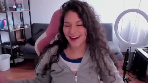 Snapshot of iam_nikki chatting on December 5, 2025, 6:48 pm On instagram Imm NikkiHelp me reach 100 likes online show from December 5, 2025, 6:48 pm