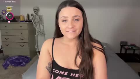 Crystal online show from February 28, 2025, 4:21 am