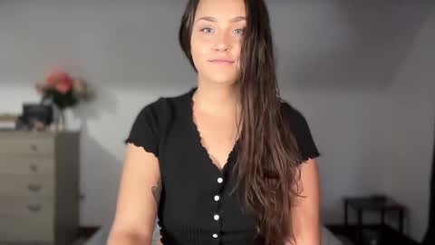 Crystal online show from September 24, 2025, 4:10 pm