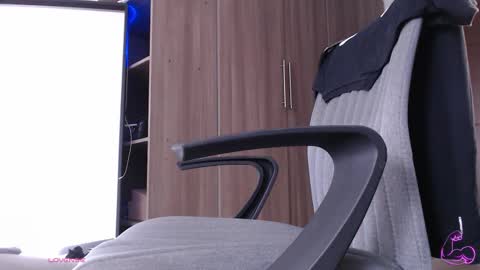  INDEPENDENT MODEL online show from March 8, 2026, 8:01 pm