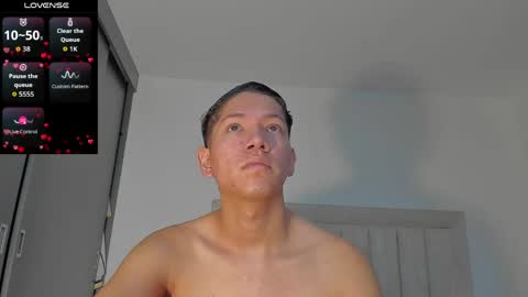 Snapshot of iamjulian_ chatting on June 3, 2026, 11:02 am Juliiiiian online show from June 3, 2026, 11:02 am