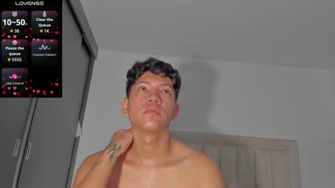 Snapshot of iamjulian_ chatting on June 10, 2026, 11:09 am Juliiiiian online show from June 10, 2026, 11:09 am