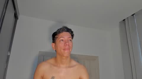 Snapshot of iamjulian_ chatting on June 12, 2026, 11:09 am Juliiiiian online show from June 12, 2026, 11:09 am