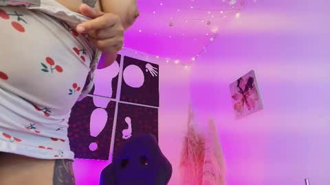 IM LOLA  online show from December 18, 2025, 6:52 am