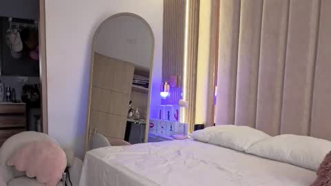 Nyxy online show from December 2, 2025, 11:04 am