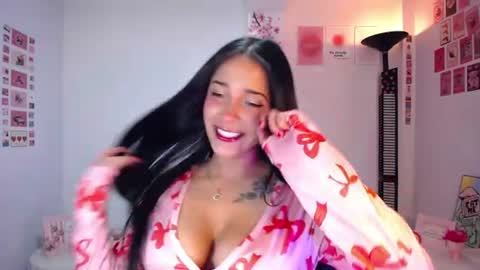 Snapshot of iamroxanne chatting on June 21, 2026, 3:53 am Camila online show from June 21, 2026, 3:53 am