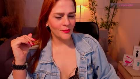 Snapshot of iamxamira chatting on December 16, 2025, 12:21 pm iamxamira online show from December 16, 2025, 12:21 pm