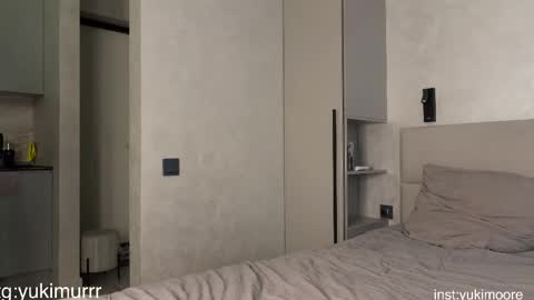 iamyuki_ online show from April 27, 2026, 6:44 am