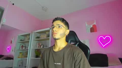 Snapshot of ian_castillo_ chatting on February 24, 2025, 11:10 am IAN CASTILLO online show from February 24, 2025, 11:10 am