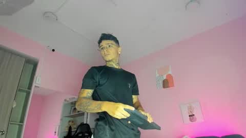 Snapshot of ian_castillo_ chatting on November 3, 2025, 11:11 am IAN CASTILLO online show from November 3, 2025, 11:11 am