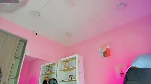 Snapshot of ian_castillo_ chatting on November 4, 2025, 11:09 am IAN CASTILLO online show from November 4, 2025, 11:09 am