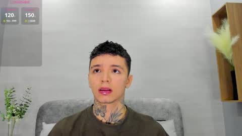 Snapshot of ian_castillo_ chatting on May 27, 2026, 11:07 am IAN CASTILLO online show from May 27, 2026, 11:07 am