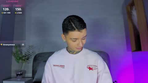 Snapshot of ian_castillo_ chatting on June 19, 2026, 11:14 am IAN CASTILLO online show from June 19, 2026, 11:14 am