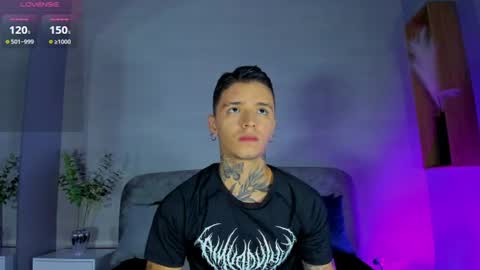 Snapshot of ian_castillo_ chatting on June 23, 2026, 11:19 am IAN CASTILLO online show from June 23, 2026, 11:19 am