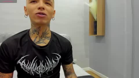 Snapshot of ian_castillo_ chatting on June 30, 2026, 11:11 am IAN CASTILLO online show from June 30, 2026, 11:11 am