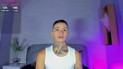Snapshot of ian_castillo_ chatting on July 1, 2026, 11:23 am IAN CASTILLO online show from July 1, 2026, 11:23 am