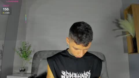 Snapshot of ian_castillo_ chatting on July 30, 2026, 11:20 am IAN CASTILLO online show from July 30, 2026, 11:20 am