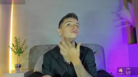 Snapshot of ian_castillo_ chatting on August 1, 2026, 11:09 am IAN CASTILLO online show from August 1, 2026, 11:09 am