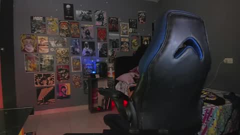 Snapshot of ian_versace chatting on December 13, 2024, 5:05 am Andres online show from December 13, 2024, 5:05 am