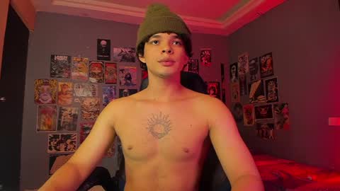 Snapshot of ian_versace chatting on December 20, 2024, 1:36 am Andres online show from December 20, 2024, 1:36 am