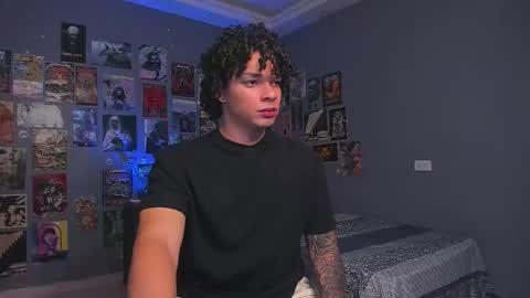 Snapshot of ian_versace chatting on November 11, 2025, 5:13 pm Andres online show from November 11, 2025, 5:13 pm