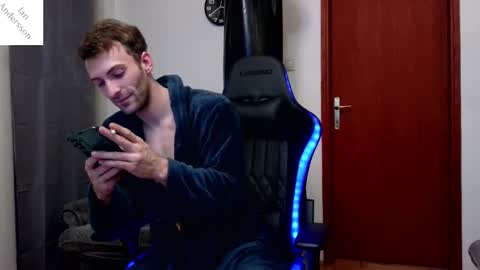 Snapshot of ianandersson27 chatting on January 29, 2025, 2:40 am Ian Andersson online show from January 29, 2025, 2:40 am