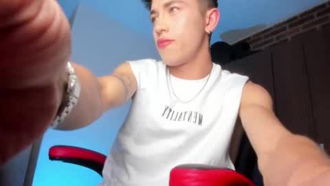 Andrew online show from November 26, 2025, 4:02 am