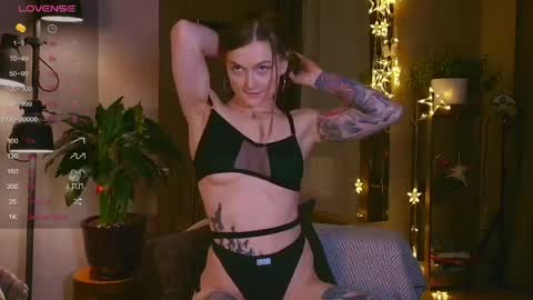 Snapshot of ice_ba_by chatting on June 4, 2026, 10:27 pm Milena online show from June 4, 2026, 10:27 pm
