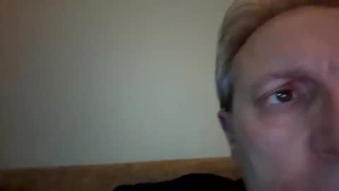 Snapshot of icums4u chatting on November 23, 2025, 10:53 pm icums4u online show from November 23, 2025, 10:53 pm